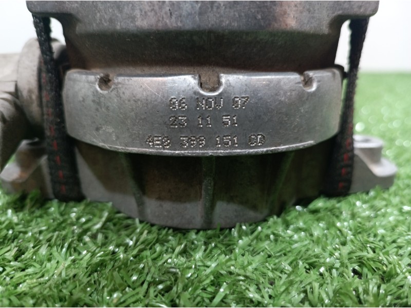 Recambio de soporte motor delantero para audi a4 avant (8e) referencia OEM IAM 8E0399151 8E0399151 8E0399151