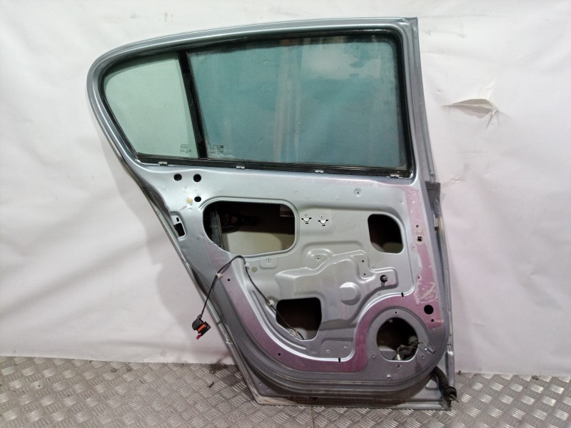 Recambio de puerta trasera izquierda para opel astra h berlina referencia OEM IAM    Recambio de puerta trasera izquierda para opel astra h berlina referencia OEM IAM
