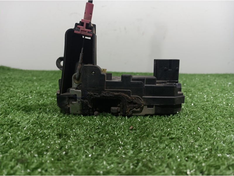 Recambio de cerradura puerta trasera derecha para volkswagen passat berlina (3b2) comfortline referencia OEM IAM 13128116 131281