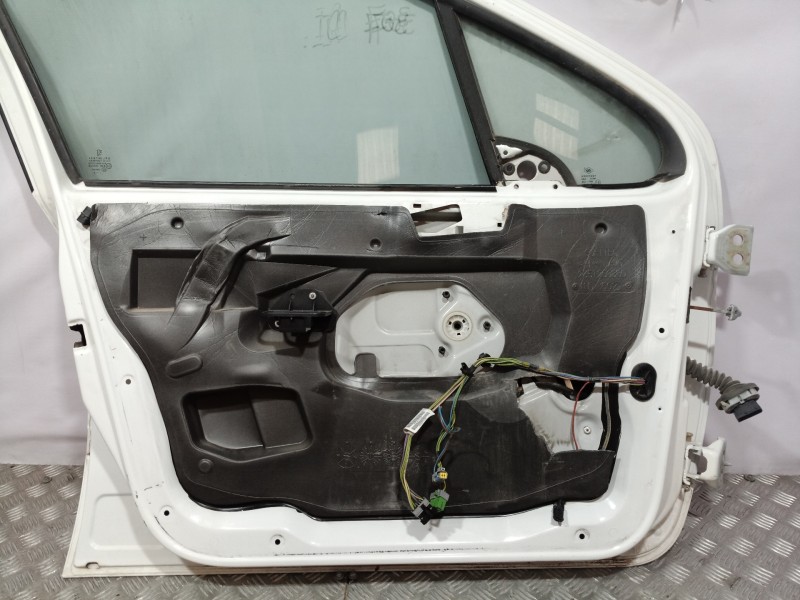 Recambio de puerta delantera izquierda para peugeot 307 berlina (s2) referencia OEM IAM   