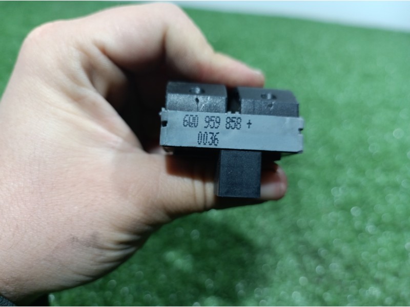 Recambio de mando elevalunas delantero izquierdo para seat ibiza (6l1) sport rider referencia OEM IAM 6Q0959858 6Q0959858 6Q0959