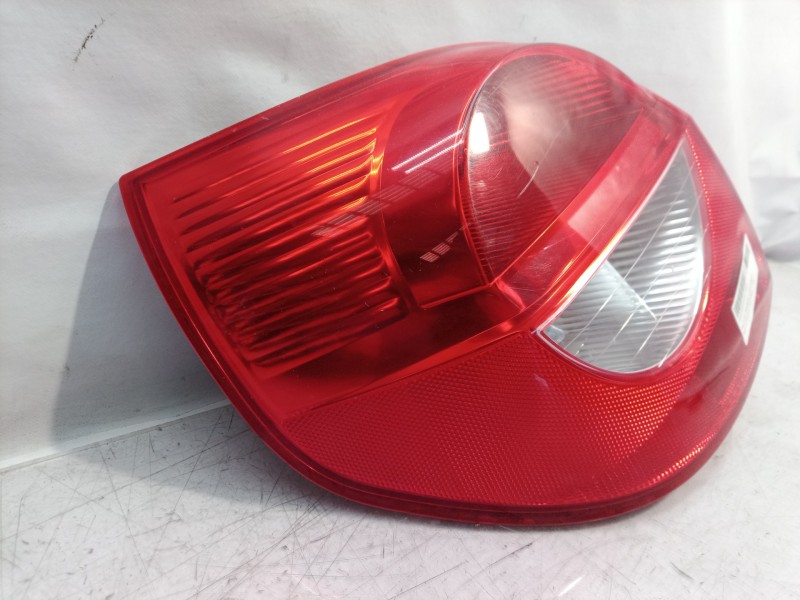 Recambio de piloto trasero izquierdo para renault clio iii 1.5 dci diesel referencia OEM IAM   