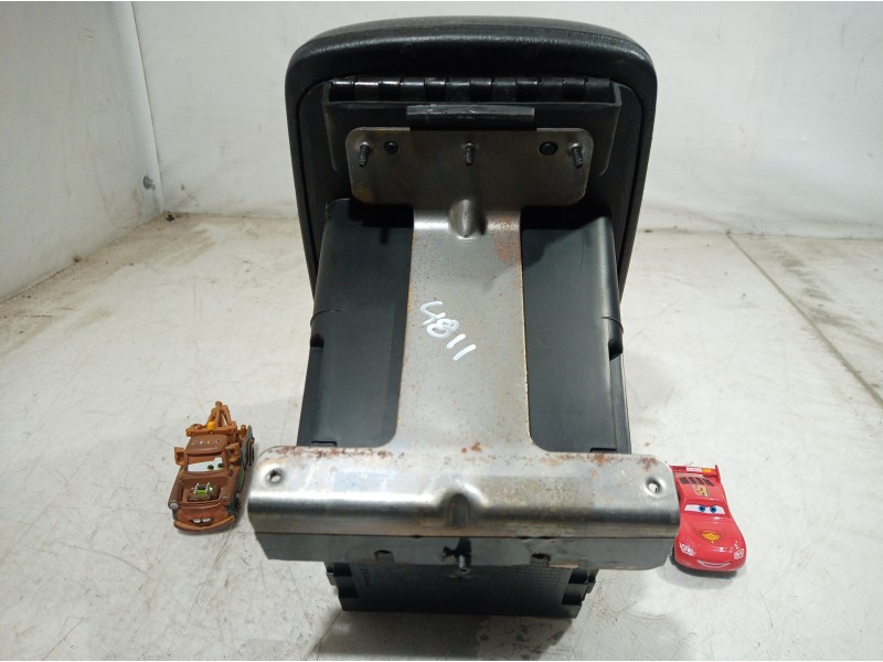 Recambio de apoyabrazos central para jeep cherokee (kj) 2.5 crd básico referencia OEM IAM   