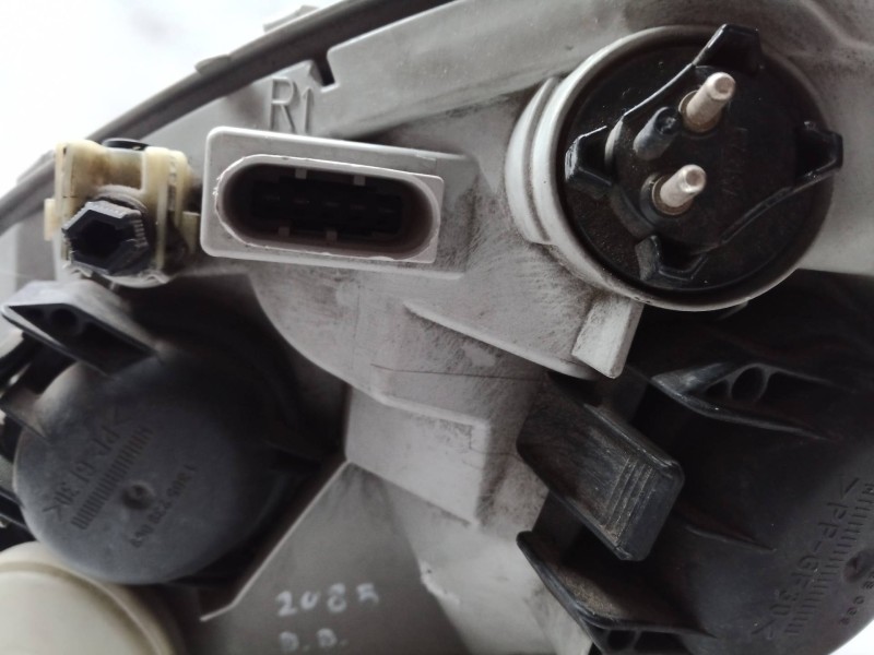 Recambio de faro derecho para mercedes-benz clase a (w168) 160 (168.033) referencia OEM IAM A1688201061 1688201061 1688201061