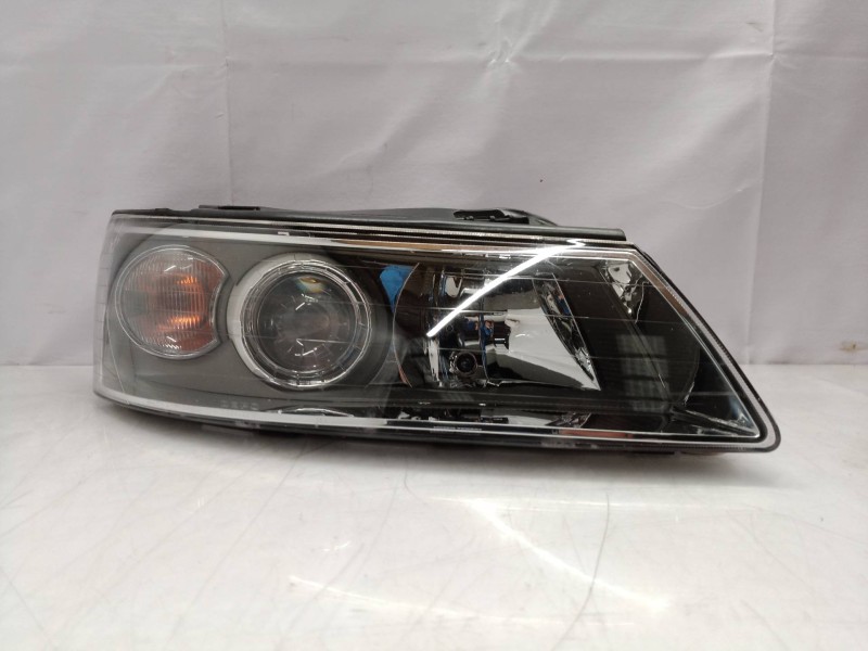 Recambio de faro derecho para hyundai sonata (nf) 2.0 crdi comfort i referencia OEM IAM   