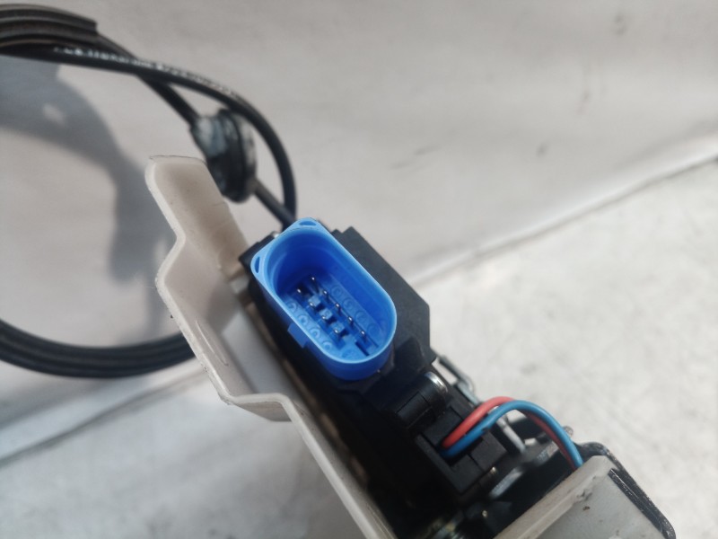 Recambio de cerradura puerta delantera derecha para volkswagen touran (1t1) conceptline referencia OEM IAM 3D1837016AC 3D1837016