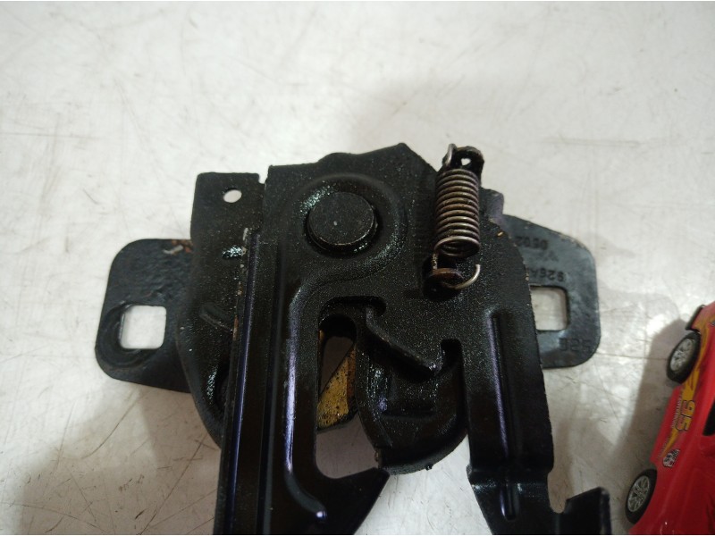 Recambio de cerradura capot para jeep cherokee (kj) 2.5 crd básico referencia OEM IAM   