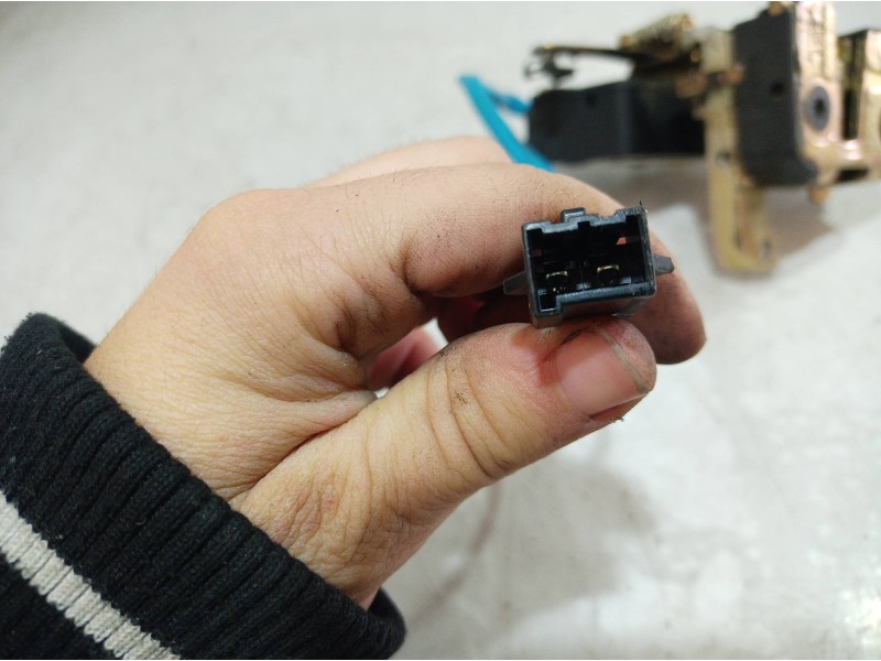 Recambio de cerradura puerta trasera derecha para volvo serie 940 berlina/familiar 2.3 gle berlina referencia OEM IAM 9127554 91