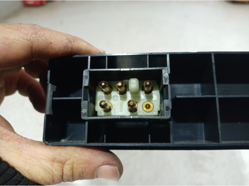 Recambio de mando elevalunas delantero derecho para volvo serie 940 berlina/familiar 2.3 gle berlina referencia OEM IAM 9148406 
