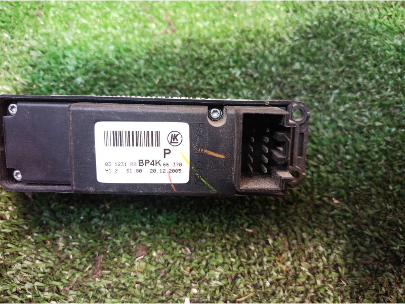 Recambio de mando elevalunas delantero derecho para mazda 3 berlina (bk) referencia OEM IAM   