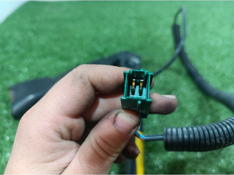 Recambio de pretensor airbag derecho para opel tigra twin top edition referencia OEM IAM   