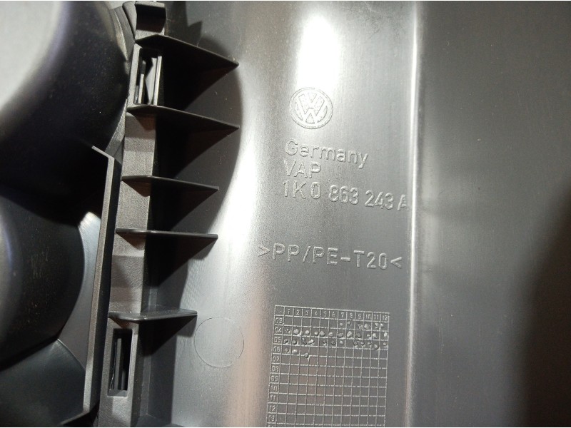 Recambio de consola central tras. para volkswagen golf v berlina (1k1) conceptline (e) referencia OEM IAM 1K0863243A 1K0863243A 