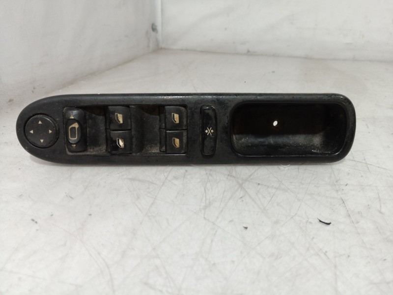 Recambio de mando elevalunas delantero izquierdo para peugeot 307 (s1) xs referencia OEM IAM 53269704 53269704 53269704