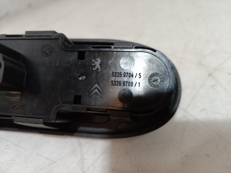 Recambio de mando elevalunas delantero izquierdo para peugeot 307 (s1) xs referencia OEM IAM 53269704 53269704 53269704