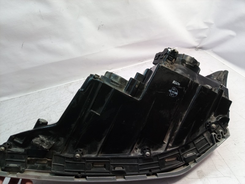Recambio de faro derecho para ssangyong kyron 200 xdi limited referencia OEM IAM   