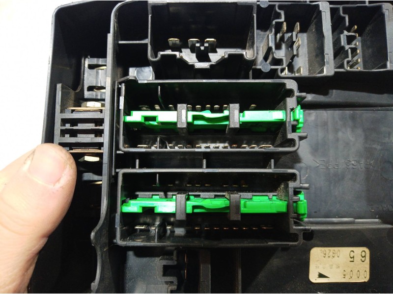 Recambio de caja reles / fusibles para mazda 626 monovolumen (gw) 2.0 exclusive (85kw) referencia OEM IAM   