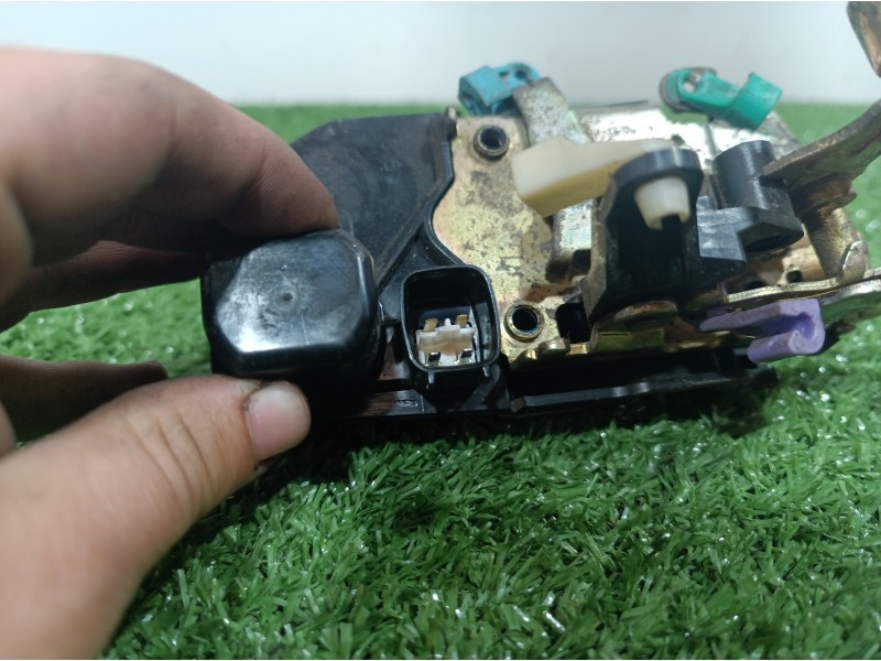 Recambio de cerradura puerta delantera izquierda para chrysler grand voyager limited referencia OEM IAM   