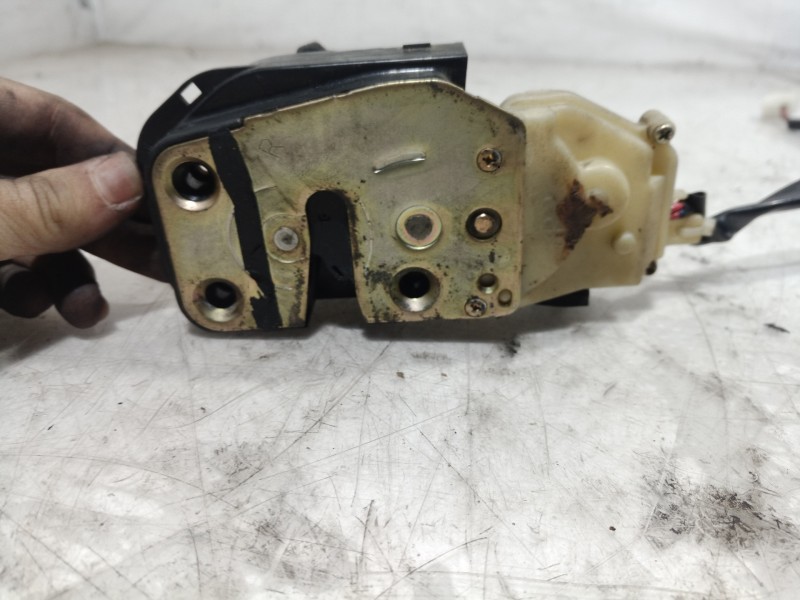 Recambio de cerradura puerta trasera derecha para mazda 626 monovolumen (gw) 2.0 exclusive (85kw) referencia OEM IAM   