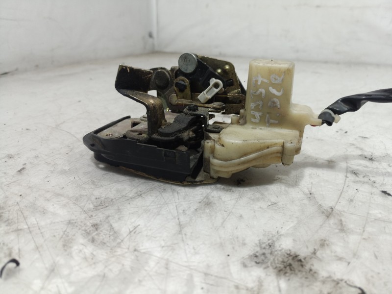 Recambio de cerradura puerta trasera derecha para mazda 626 monovolumen (gw) 2.0 exclusive (85kw) referencia OEM IAM   