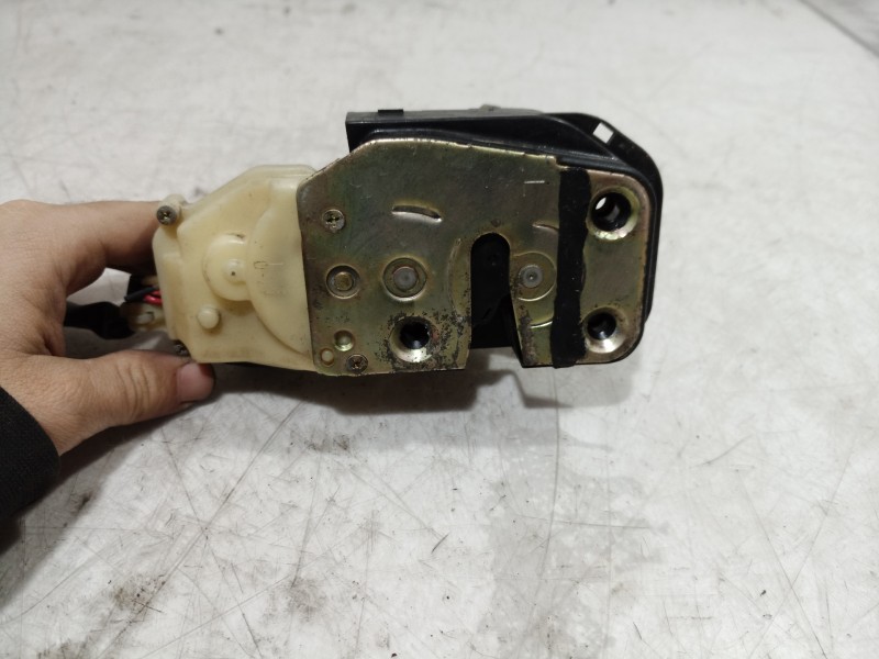 Recambio de cerradura puerta trasera izquierda para mazda 626 monovolumen (gw) 2.0 exclusive (85kw) referencia OEM IAM   