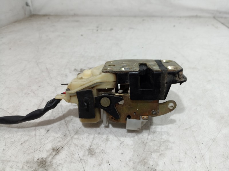 Recambio de cerradura puerta trasera izquierda para mazda 626 monovolumen (gw) 2.0 exclusive (85kw) referencia OEM IAM   