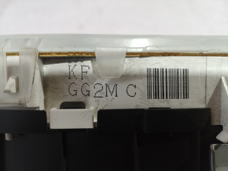 Recambio de cuadro instrumentos para mazda 626 monovolumen (gw) 2.0 exclusive (85kw) referencia OEM IAM GG2 GG2MC GG2MC