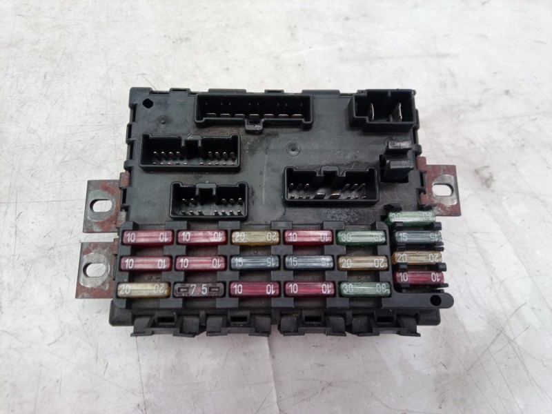 Recambio de caja reles / fusibles para fiat multipla (186) jtd 105 elx eleganza referencia OEM IAM 46517276 46517276 46517276