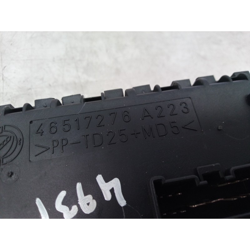 Recambio de caja reles / fusibles para fiat multipla (186) jtd 105 elx eleganza referencia OEM IAM 46517276 46517276 46517276
