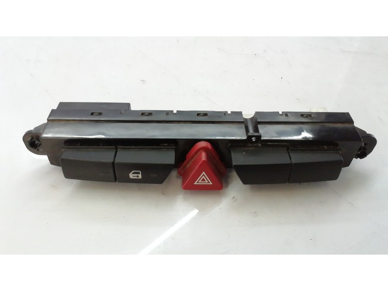 Recambio de warning para kia cee´d referencia OEM IAM    Recambio de warning para kia cee´d referencia OEM IAM