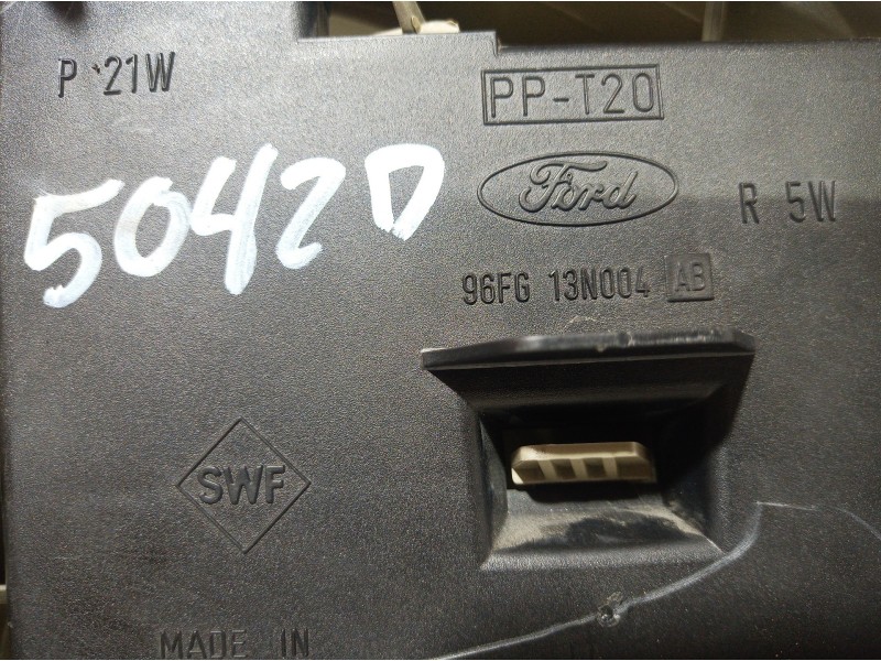 Recambio de piloto trasero derecho para ford fiesta berlina básico referencia OEM IAM 96FG13N004 96FG13N004 96FG13N004