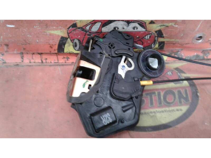 Recambio de cerradura puerta trasera derecha para toyota corolla (e12) 2.0 d-4d linea sol berlina referencia OEM IAM   