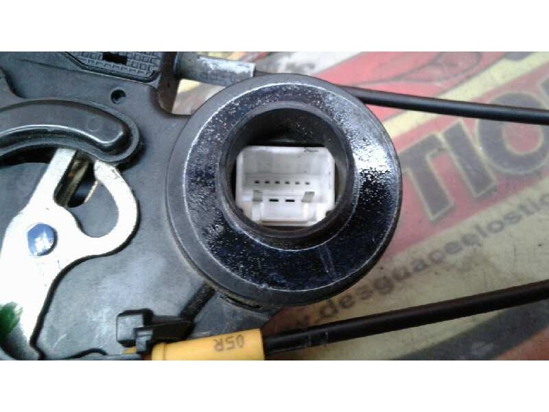 Recambio de cerradura puerta trasera derecha para toyota corolla (e12) 2.0 d-4d linea sol berlina referencia OEM IAM   