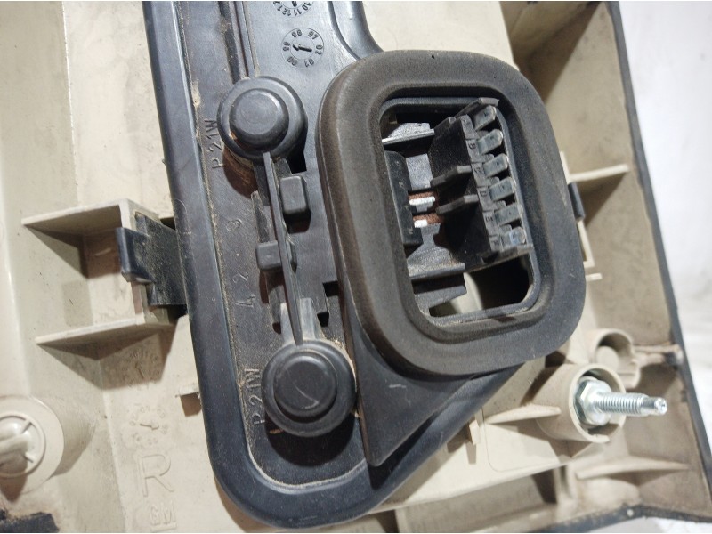 Recambio de piloto trasero derecho para opel zafira a elegance referencia OEM IAM  62281 62281