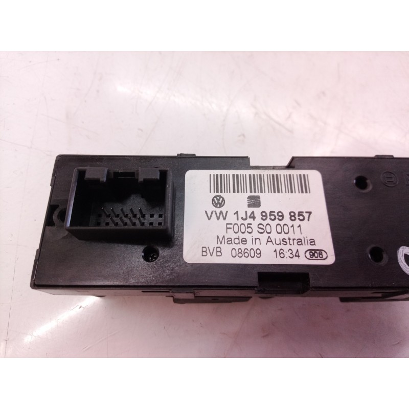 Recambio de mando elevalunas delantero izquierdo para volkswagen passat berlina (3b2) comfortline referencia OEM IAM F005S00011 