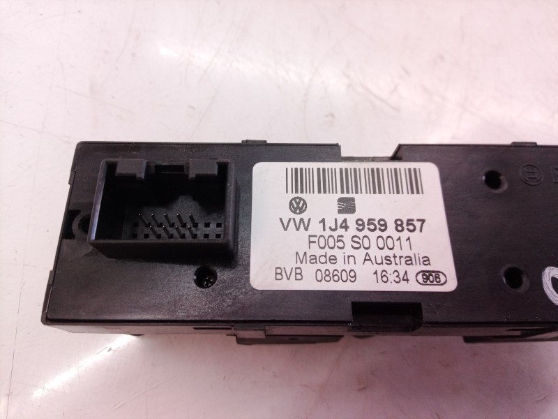 Recambio de mando elevalunas delantero izquierdo para volkswagen passat berlina (3b2) comfortline referencia OEM IAM F005S00011 