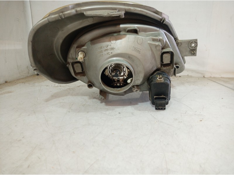 Recambio de faro izquierdo para renault trafic combi (ab 4.01) passenger privilege referencia OEM IAM 91165719 91165719 91165719
