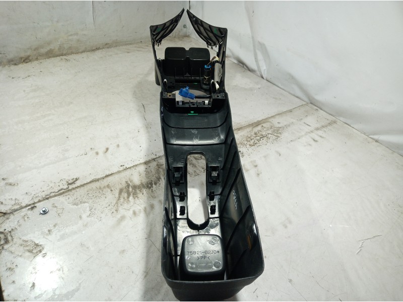 Recambio de consola central tras. para suzuki swift berlina (mz) 1.3 ddis diesel cat referencia OEM IAM   