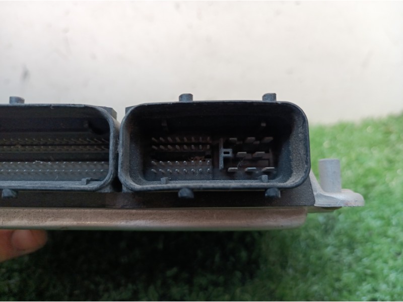 Recambio de centralita motor uce para volkswagen passat berlina (3b3) advance referencia OEM IAM 038906019ER 038906019ER 28SA512