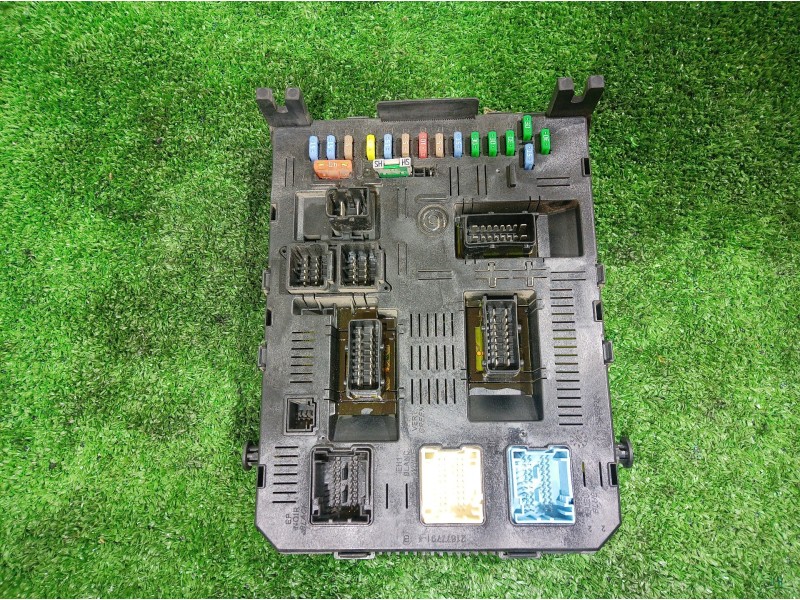 Recambio de caja reles / fusibles para peugeot 307 berlina (s2) xr referencia OEM IAM 9660105980 9660105980 2167603158