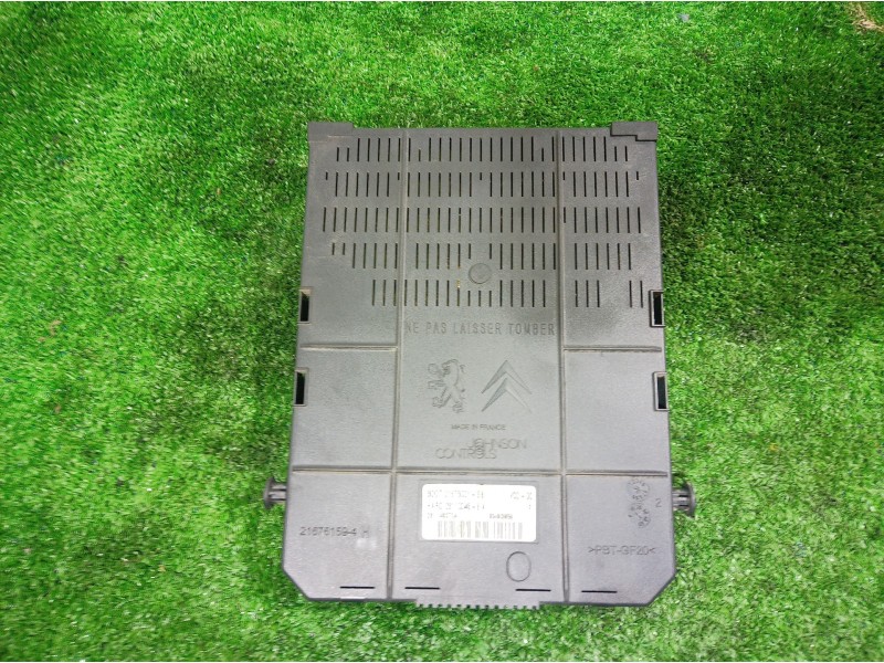 Recambio de caja reles / fusibles para peugeot 307 berlina (s2) xr referencia OEM IAM 9660105980 9660105980 2167603158