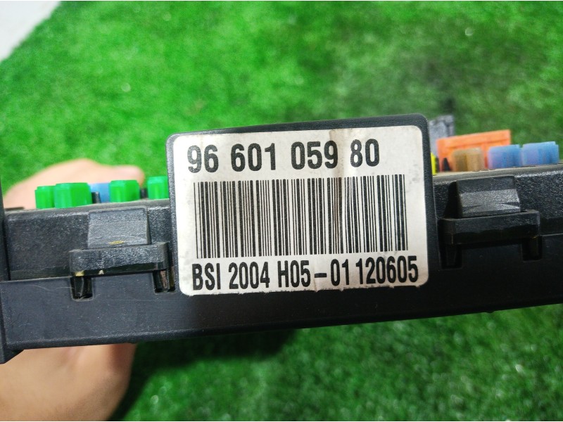 Recambio de caja reles / fusibles para peugeot 307 berlina (s2) xr referencia OEM IAM 9660105980 9660105980 2167603158