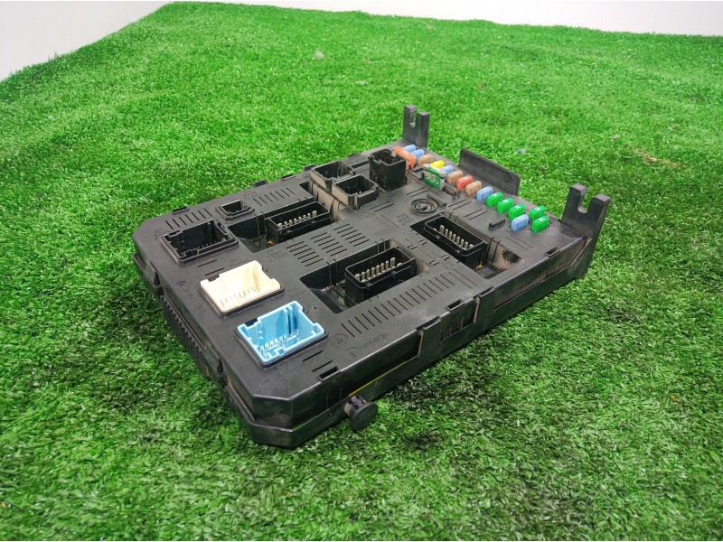 Recambio de caja reles / fusibles para peugeot 307 berlina (s2) xr referencia OEM IAM 9660105980 9660105980 2167603158