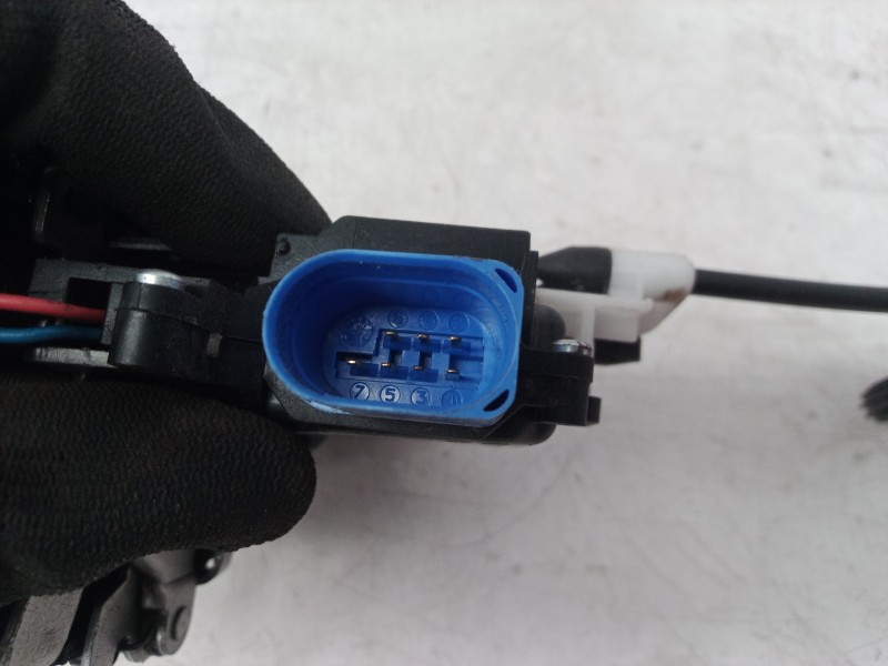 Recambio de cerradura puerta trasera izquierda para volkswagen golf v berlina (1k1) trendline referencia OEM IAM 7L0839015 7L083