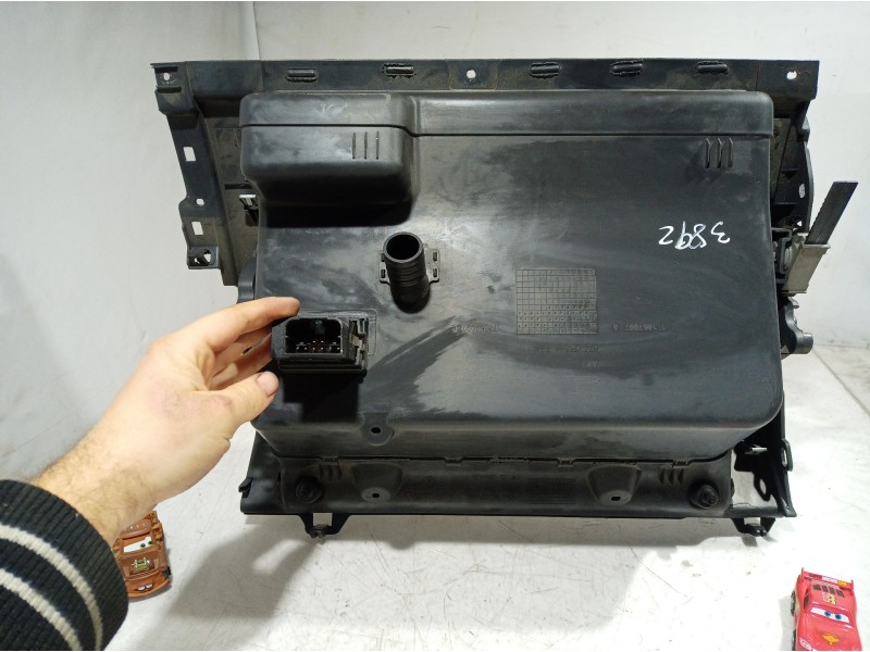 Recambio de guantera para volkswagen touran (1t1) referencia OEM IAM 1T1857101 1T1857101 1T1857101