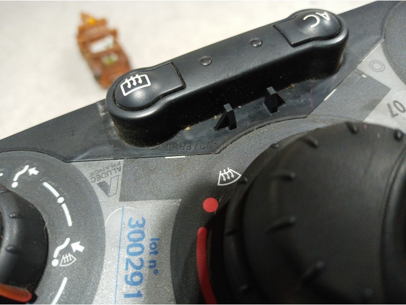 Recambio de mando climatizador para renault megane ii coupe/cabrio referencia OEM IAM 69587001 69587001 69587001