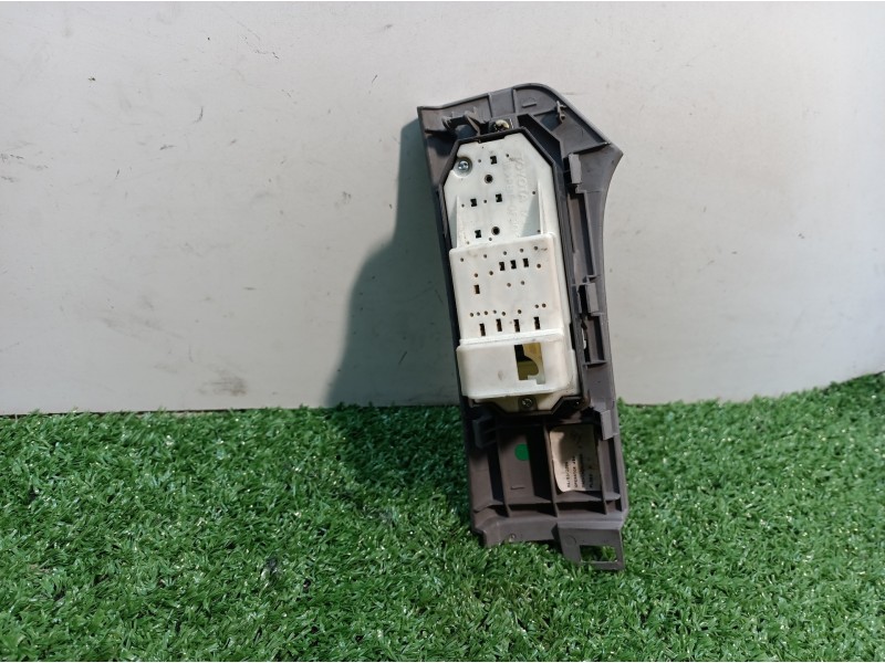 Recambio de mando elevalunas delantero izquierdo para toyota yaris (ksp9/scp9/nlp9) básico referencia OEM IAM 742320D110 742320D