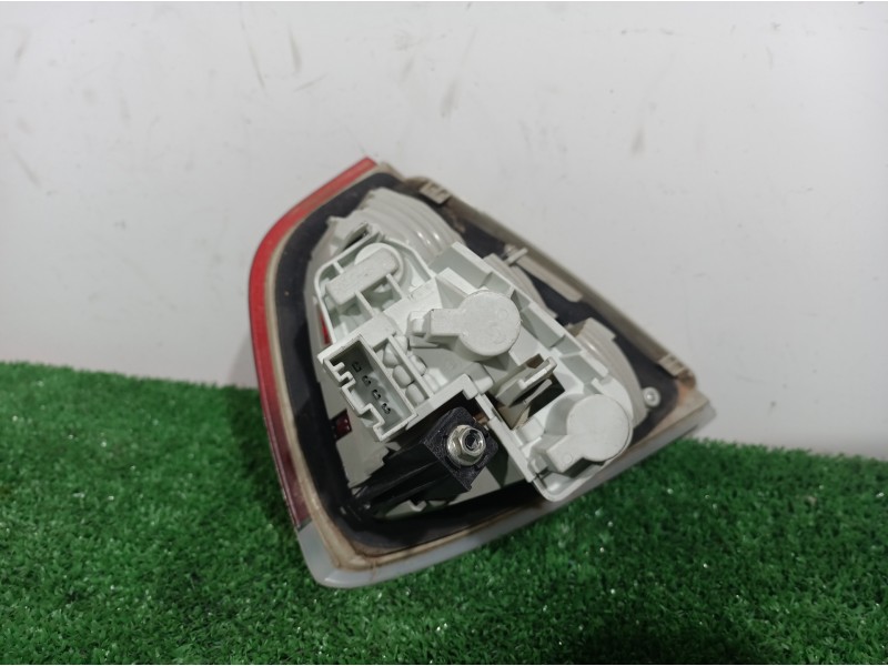 Recambio de piloto trasero derecho interior para bmw serie 3 berlina (e90) 325i referencia OEM IAM 6937460  