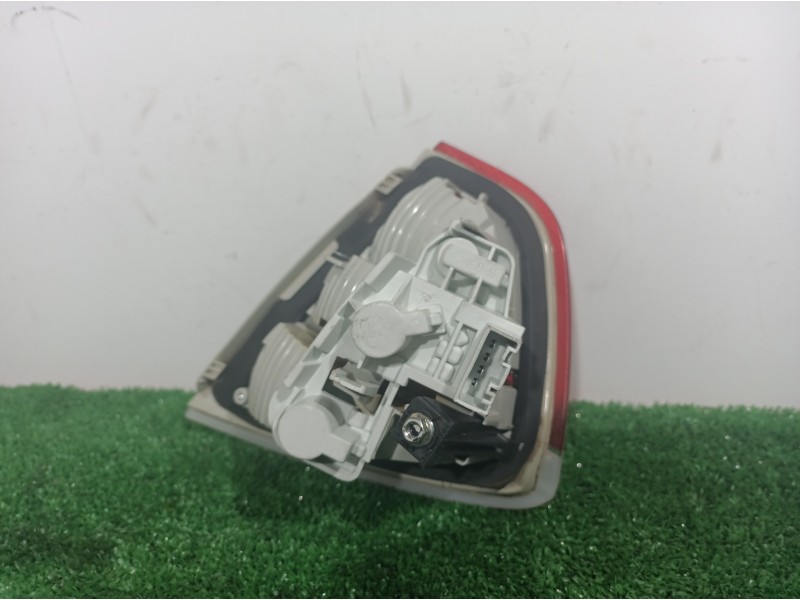 Recambio de piloto trasero izquierdo interior para bmw serie 3 berlina (e90) 325i referencia OEM IAM 6937459  