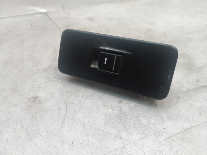 Recambio de mando elevalunas trasero derecho para land rover discovery v6 td hse referencia OEM IAM YUD501070PVJ YUD501070PVJ YU