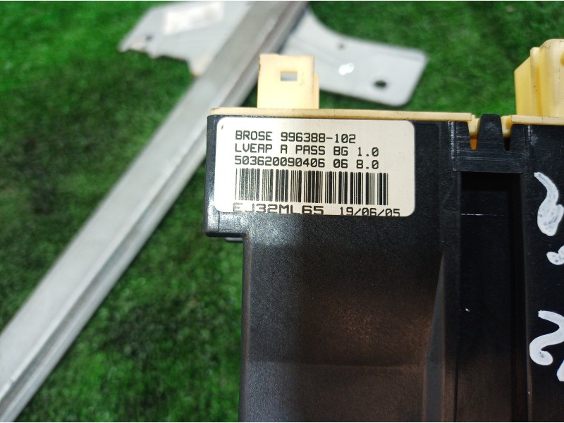 Recambio de elevalunas delantero derecho para peugeot 307 berlina (s2) xr referencia OEM IAM 996388102 996388102 996388102